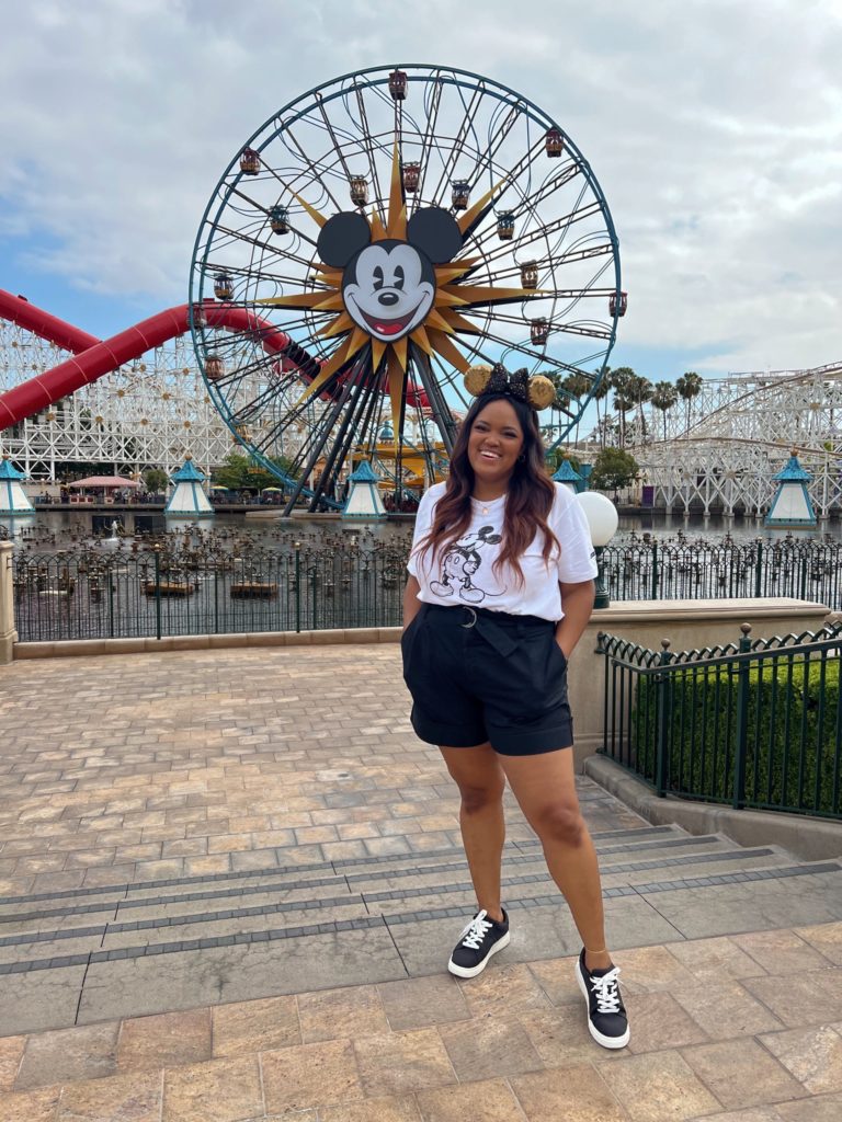 Pack with me for Disneyland (video)