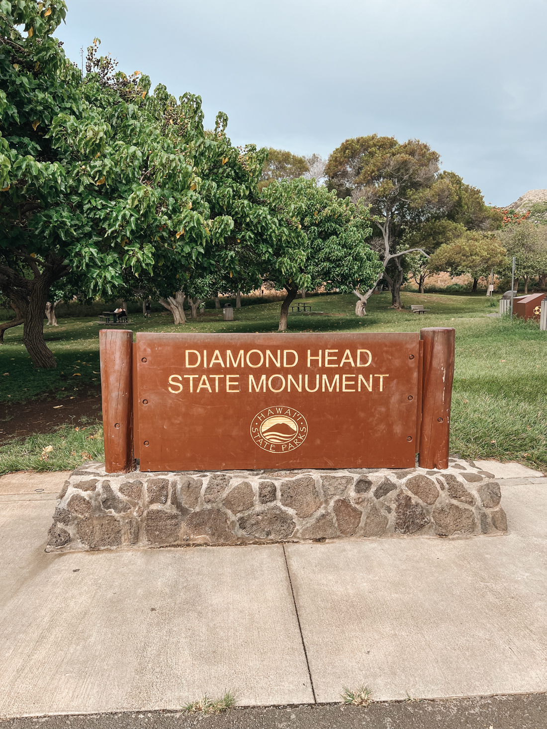 easy hikes in oahu - diamond head