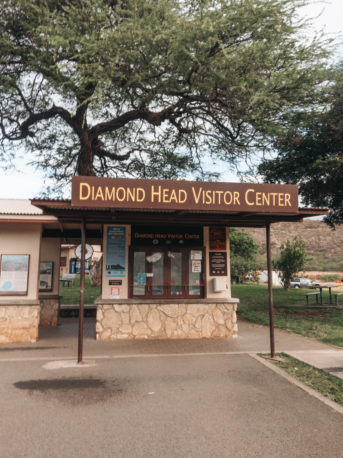 hiking diamond head in oahu