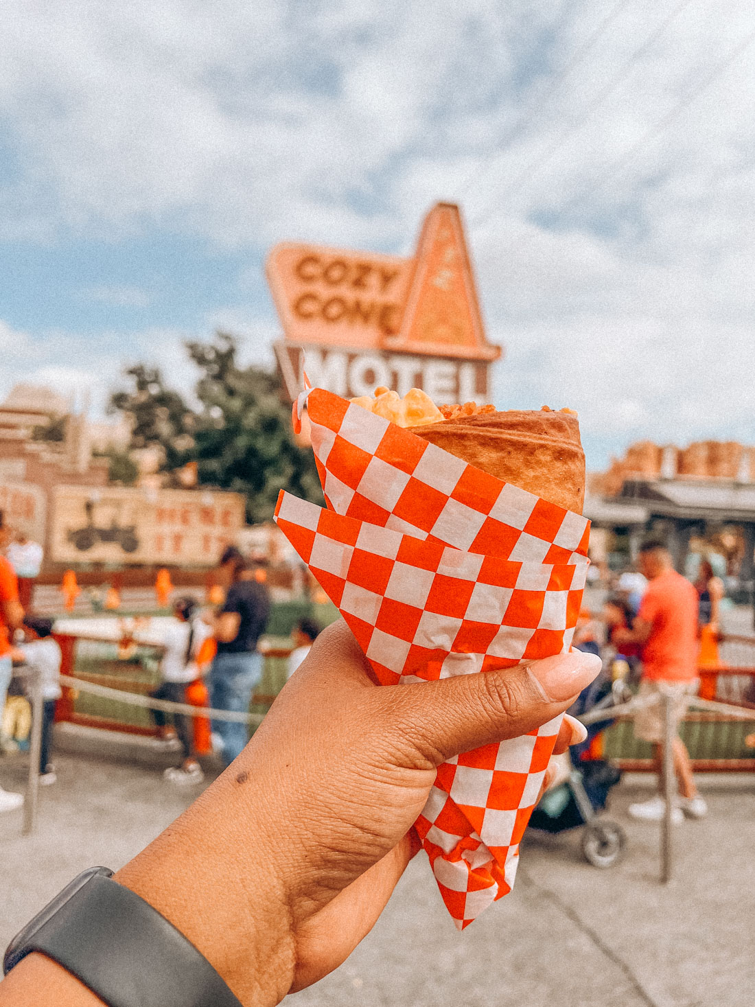 bacon mac and cheese cone - california adventure food